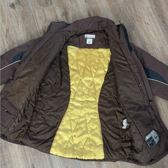 Columbia • Winter Coat - Picture 10 of 15